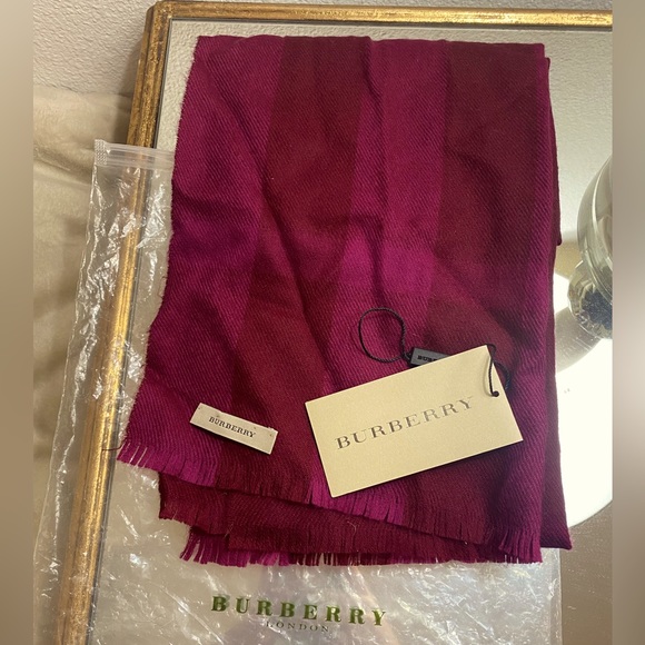 Rare Burberry Bright Burgundy Half Mega Check Premium Wool Scarf with fringeđź’• - Picture 3 of 9